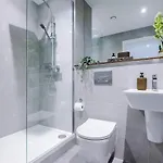 Centre - Luxury 2 Bed - Free Parking 펜션 리즈