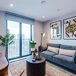 Centre - Luxury 2 Bed - Free Parking *