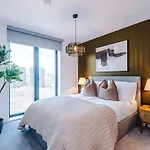 Centre - Luxury 2 Bed - Free Parking 리즈