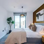 Centre - Luxury 2 Bed - Free Parking