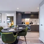 Centre - Luxury 2 Bed - Free Parking 펜션