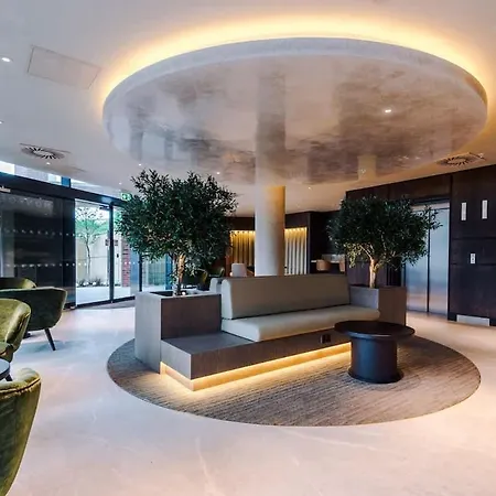 Centre - Luxury 2 Bed - Free Parking *