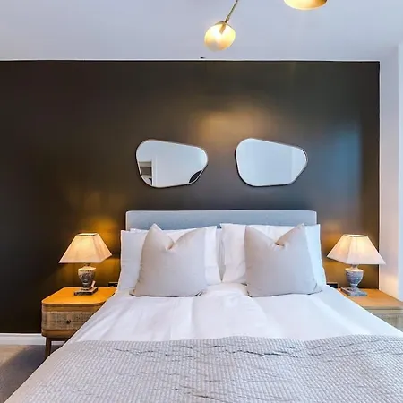 Centre - Luxury 2 Bed - Free Parking Vakantiehuis *