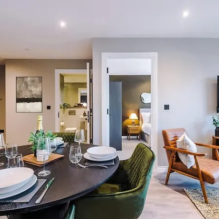 Centre - Luxury 2 Bed - Free Parking Vakantiehuis *