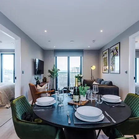 Centre - Luxury 2 Bed - Free Parking