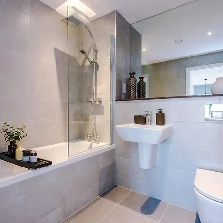 Centre - Luxury 2 Bed - Free Parking Vakantiehuis