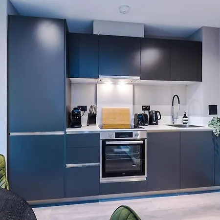 Centre - Luxury 2 Bed - Free Parking Vakantiehuis *