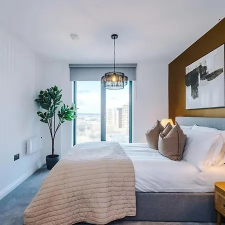 Centre - Luxury 2 Bed - Free Parking