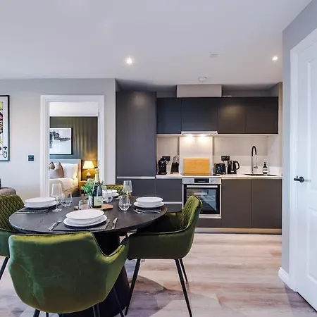 Centre - Luxury 2 Bed - Free Parking Vakantiehuis