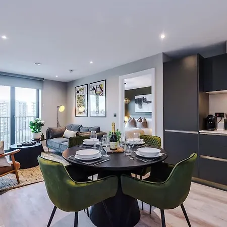 Centre - Luxury 2 Bed - Free Parking Holiday home *