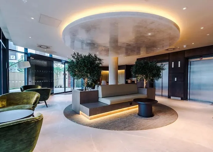 Centre - Luxury 2 Bed - Free Parking *