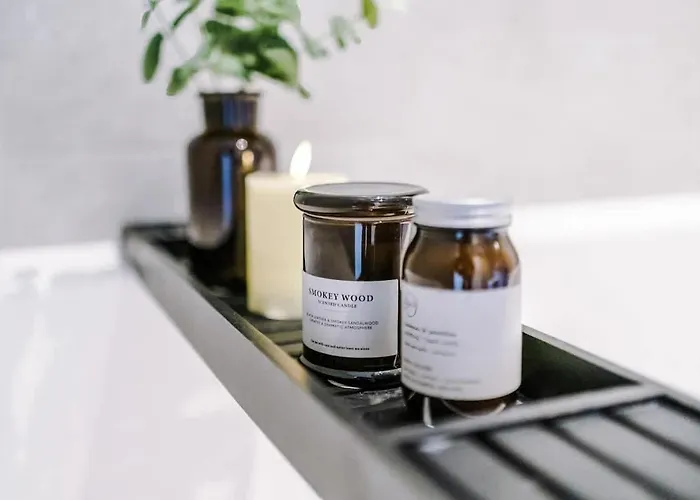 Centre - Luxury 2 Bed - Free Parking *