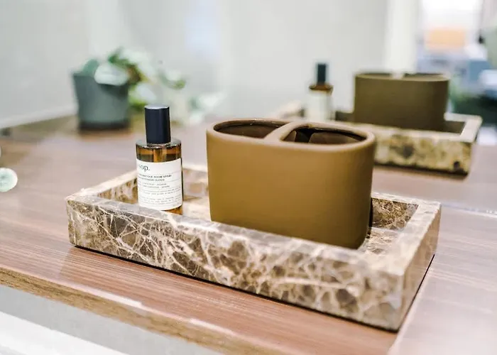 Centre - Luxury 2 Bed - Free Parking *