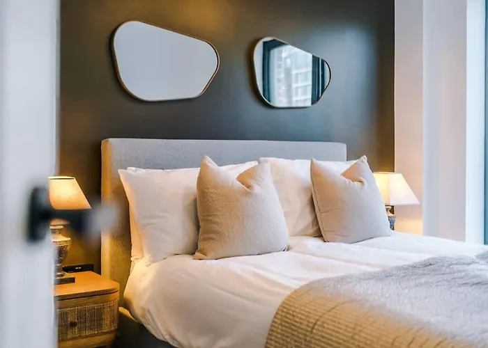 Centre - Luxury 2 Bed - Free Parking Holiday home *