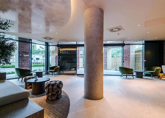 Centre - Luxury 2 Bed - Free Parking