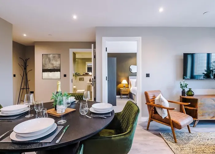 Centre - Luxury 2 Bed - Free Parking Будинок відпочинку *