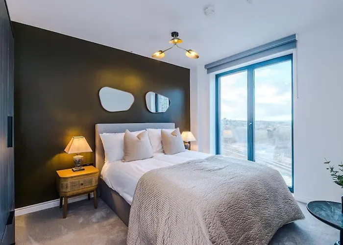 Centre - Luxury 2 Bed - Free Parking