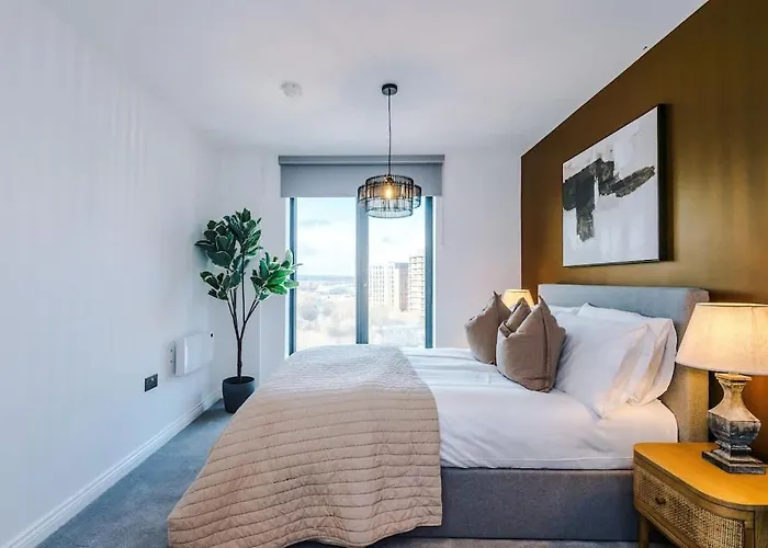 Centre - Luxury 2 Bed - Free Parking