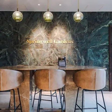 Centre - Luxury 2 Bed - Free Parking