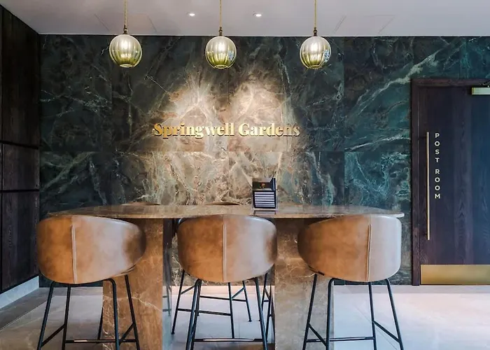 Centre - Luxury 2 Bed - Free Parking