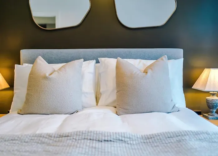 Nyaraló Centre - Luxury 2 Bed - Free Parking