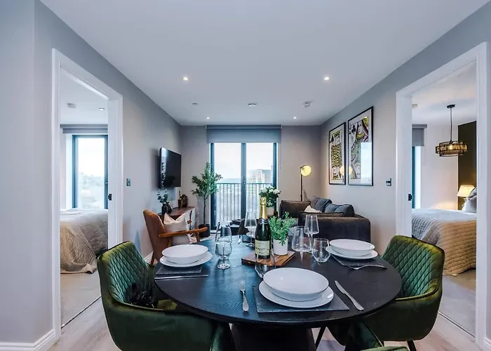 Centre - Luxury 2 Bed - Free Parking